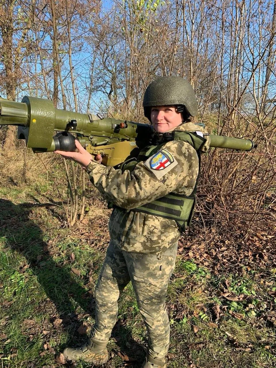 A Ukrainian servicewoman shoots down a cruise missile from a portable air defense missile system: it was her first live launch. Photos and video