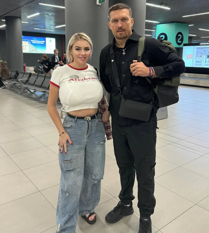 The photo of Usyk and the Ukrainian “world champion in the largest bust” went viral online. Even the boxer’s wife reacted