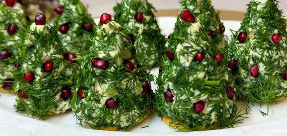 Spectacular New Year’s appetizer in the form of Christmas trees: surprise your guests with an original dish