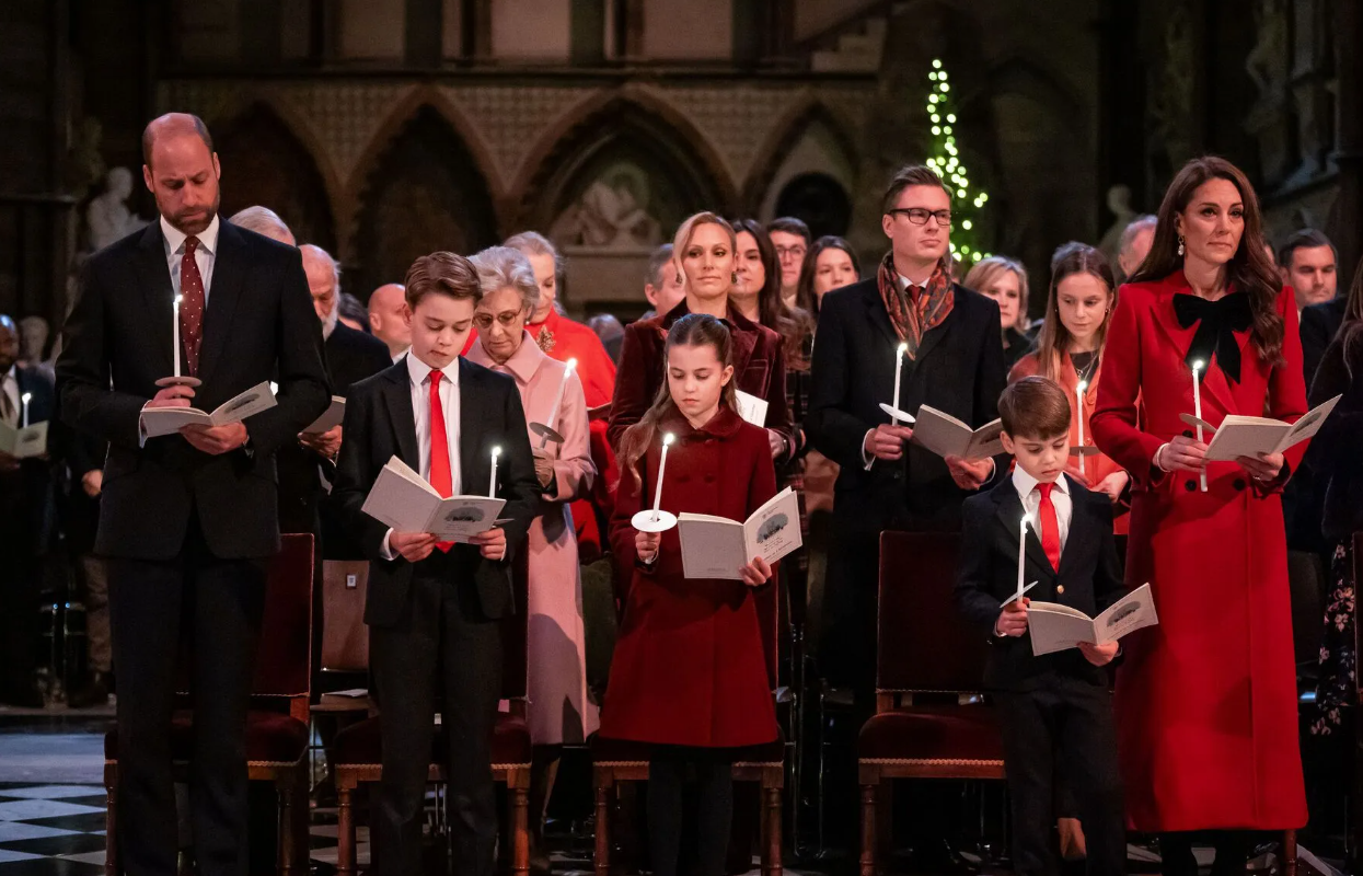 Kate Middleton attended a concert of Christmas carols and delighted her subjects with a bright image. Photo