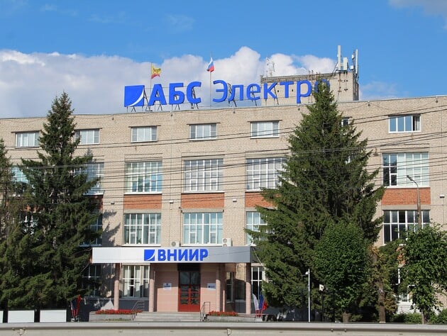 У РФ через атаку зупинився завод, на якому випускають основний елемент для навігації дронів