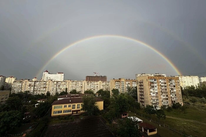 Над столицею України після зливи засяяла дивовижна подвійна веселка